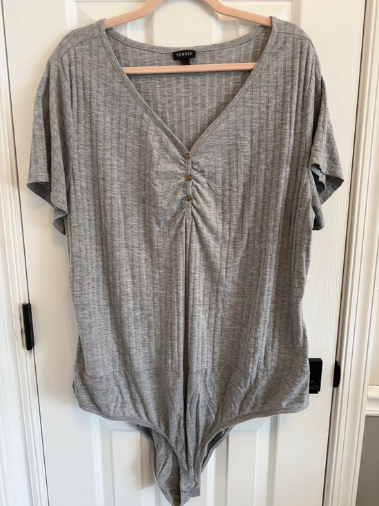 torrid Tops - Torrid Gray Short Sleeve Ribbed Henley Bodysuit Sz 4X
